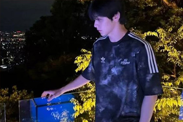 跨圈聯(lián)動(dòng)！TXT崔秀彬再穿100T隊(duì)服引爆粉絲熱議